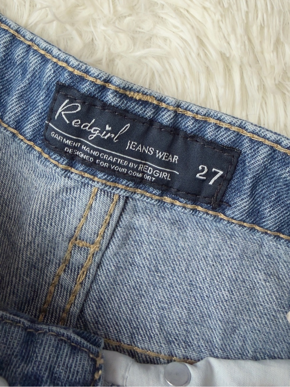 High-Rise Distressed Women's Jeans in Medium Blue - Picture 3 of 3